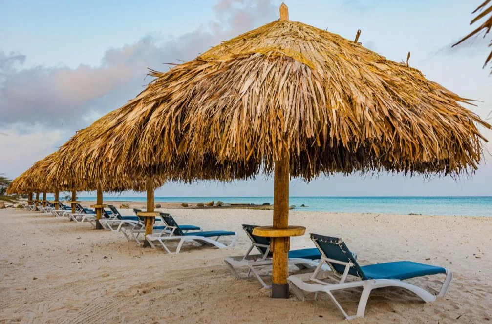 Embassy Suites By Hilton Aruba Beach Resort | prive strand